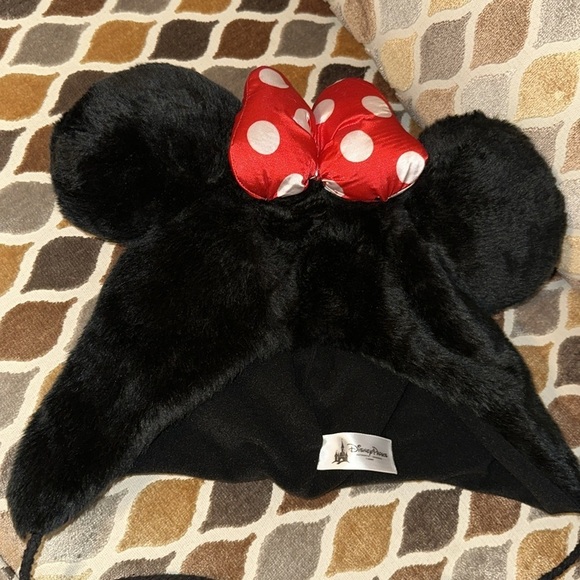Disneyland Park Minnie Mouse Red Bow Beanie With Ear Muffs Pom Pom - Picture 7 of 7